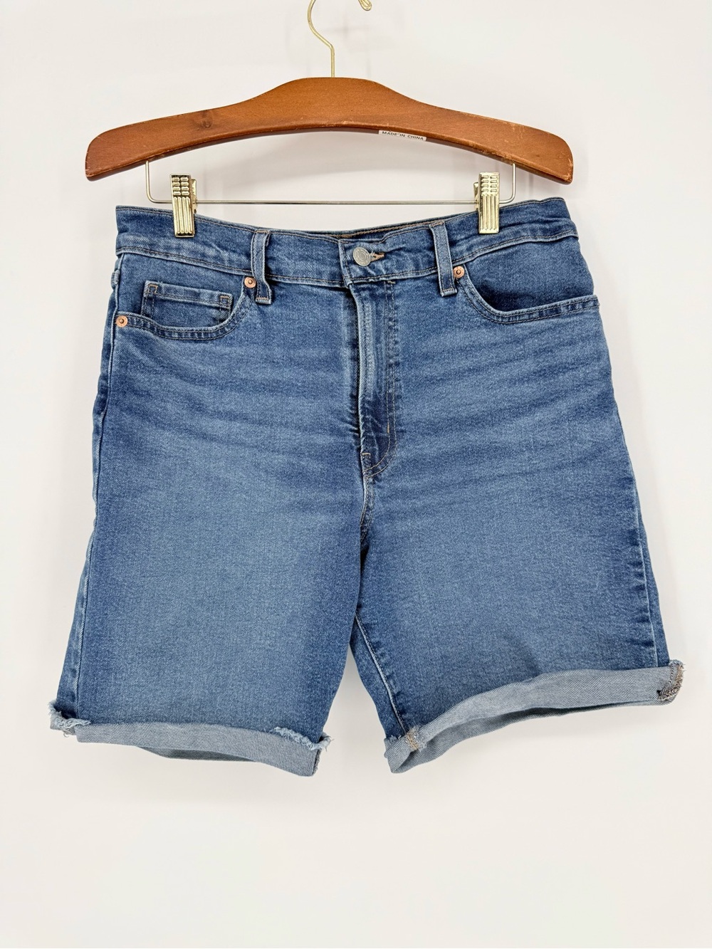 Levi's Denizen Mid Rise Shaping Denim Bermuda Shorts Blue Frayed Jean 30 Casual